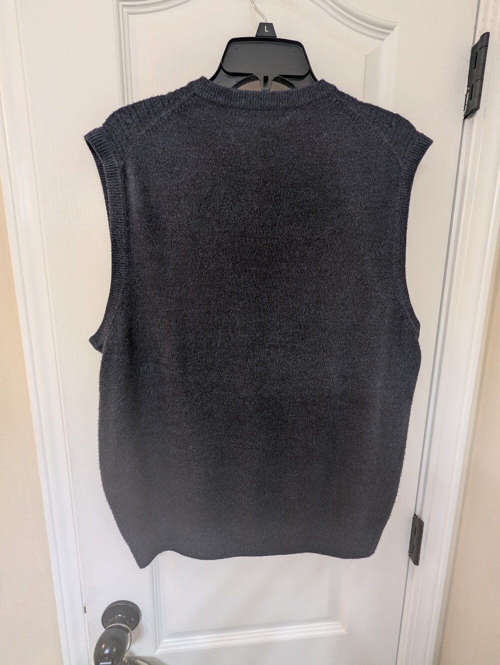 Geoffrey Beene Men's Charcoal V-Neck Ribbed Knit  Sweater Vest - Picture 5 of 7
